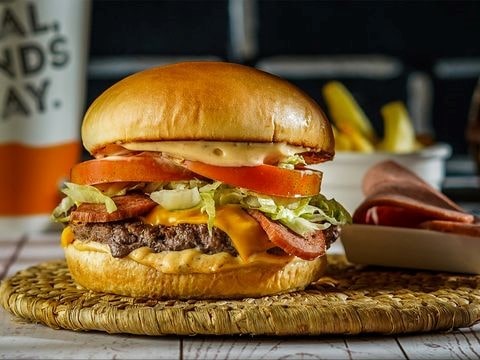 Late Night Eats in Point Loma: Harbor Town Pub Awaits!